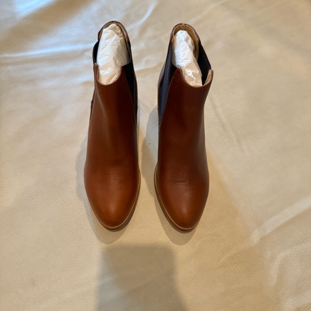 NWOT Nisolo Heeled Chelsea Boot - Burgundy